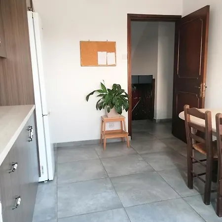 Homestay The Host - Women And Couples Only Paphos