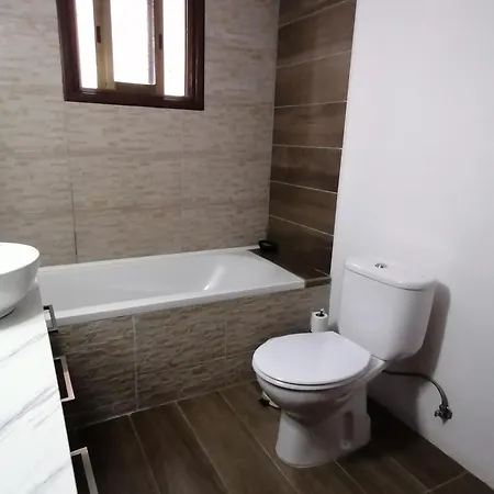 Homestay The Host - Women And Couples Only Paphos