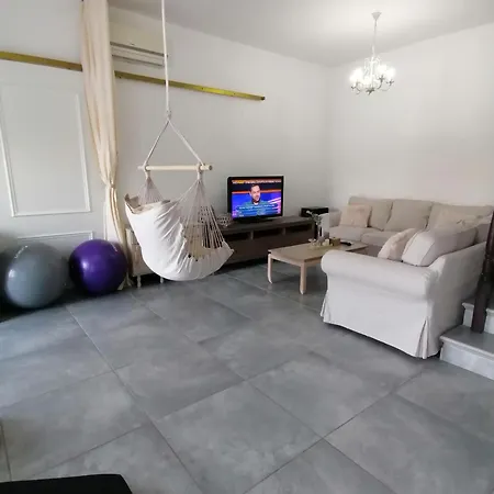 The Host - Women And Couples Only Kwatera prywatna Pafos